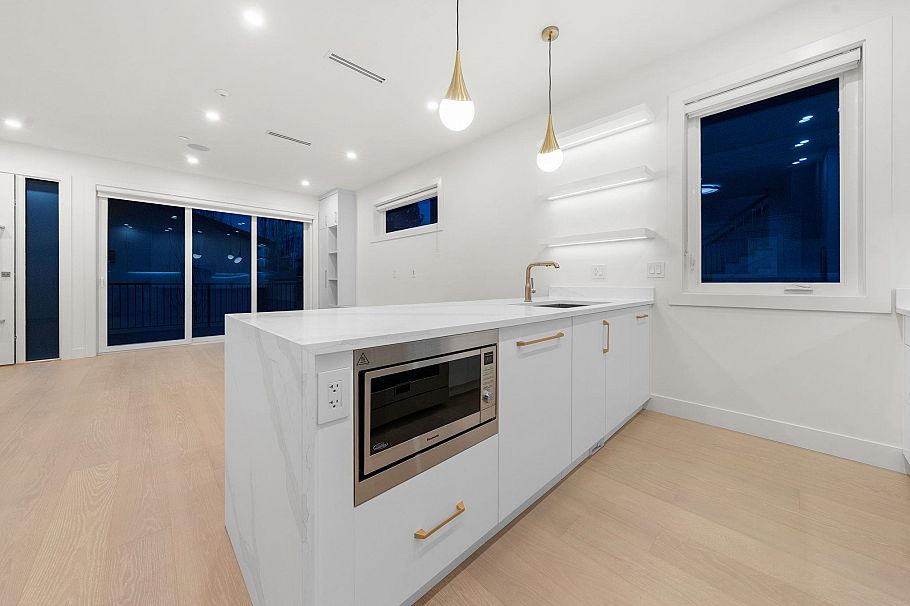 2 1582 E 2nd Avenue Vancouver, BC - 11