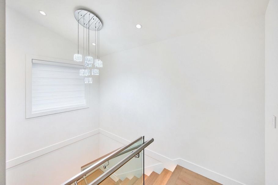 806 Montroyal Boulevard North Vancouver, BC - 19