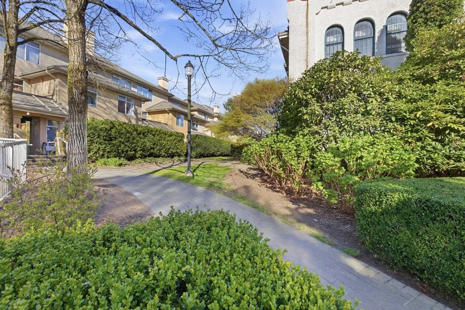 20 3428 Adanac Street Vancouver, BC - 1