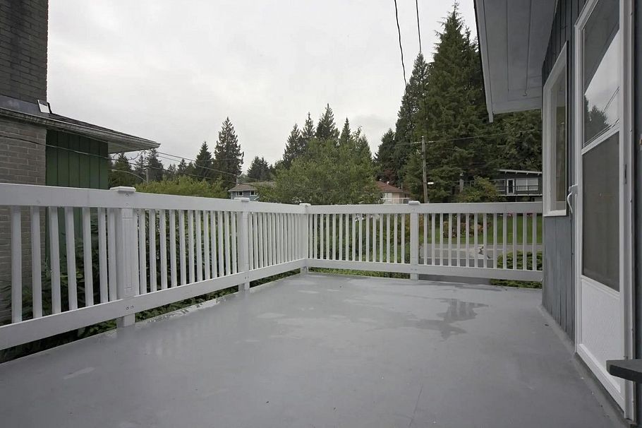 1025 Clements Avenue North Vancouver, BC - 10