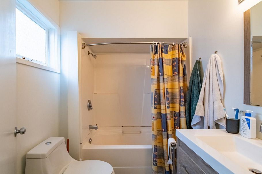 3315 W 6th Avenue Vancouver, BC - 25