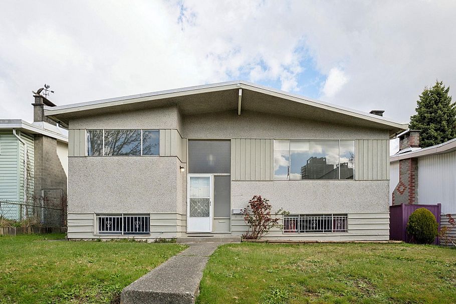 585 W 65th Avenue Vancouver, BC - 1