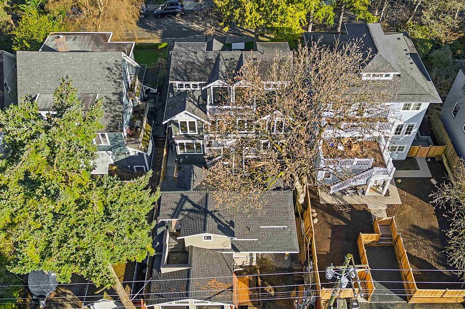 2566 W 2nd Avenue Vancouver, BC - 33