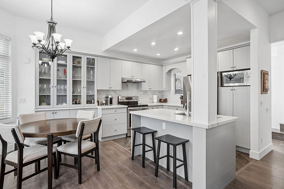 3537 W 5th Avenue Vancouver, BC - 1