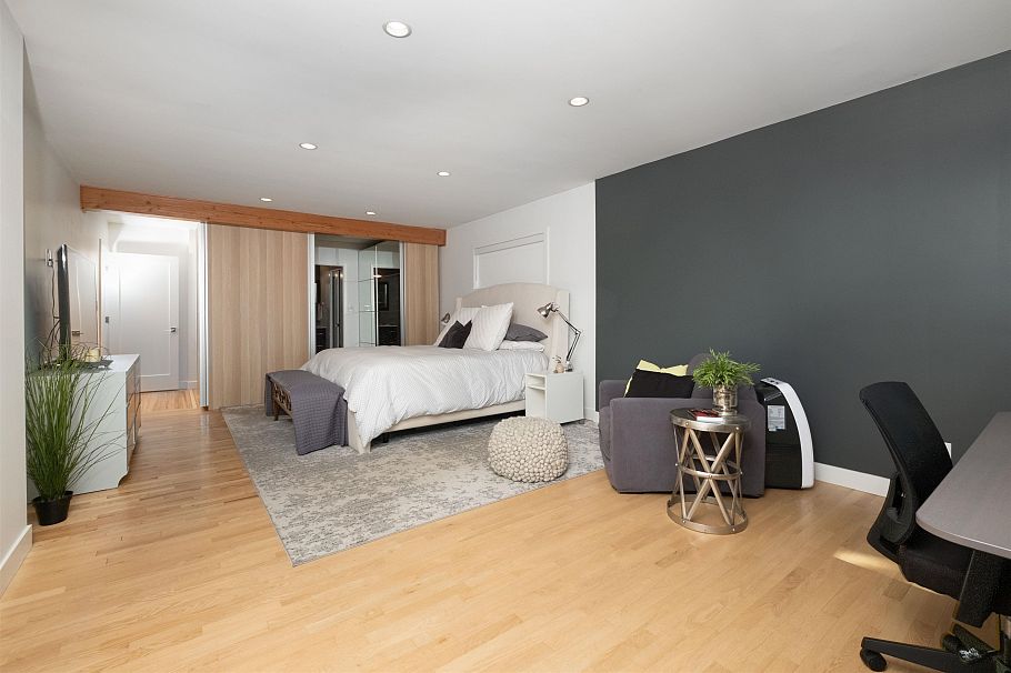 1095 W Keith Road North Vancouver, BC - 11