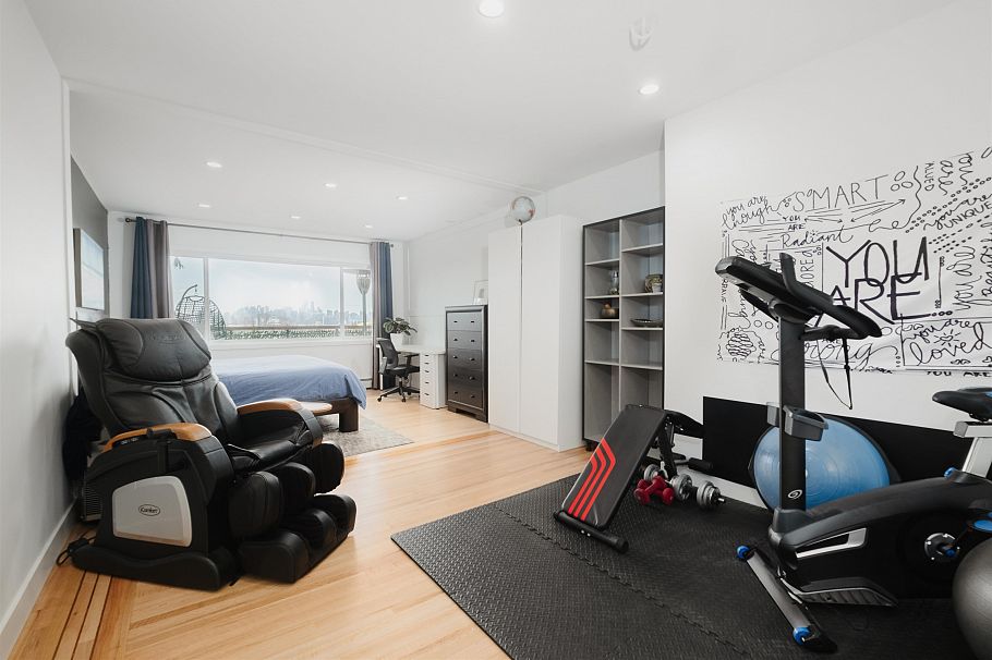 1095 W Keith Road North Vancouver, BC - 15