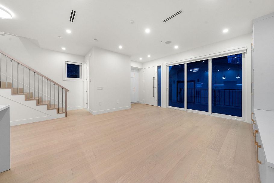 2 1582 E 2nd Avenue Vancouver, BC - 15