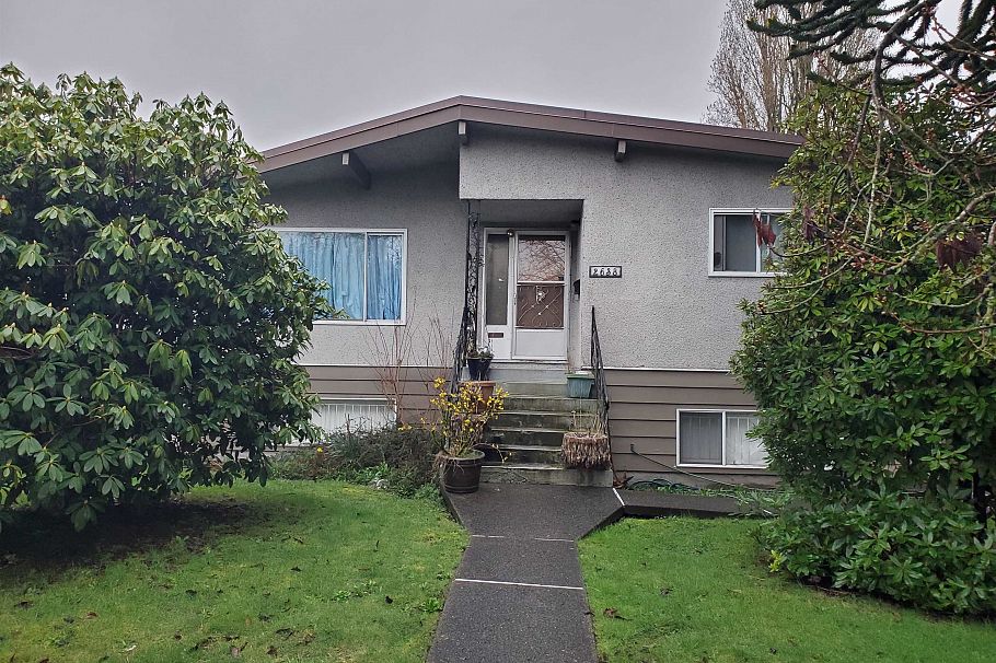 2638 E 49th Avenue Vancouver, BC - 1