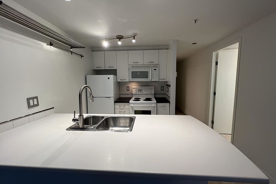 909 1331 W Georgia Street Vancouver, BC - 9