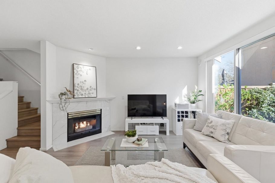 20 3428 Adanac Street Vancouver, BC - 5