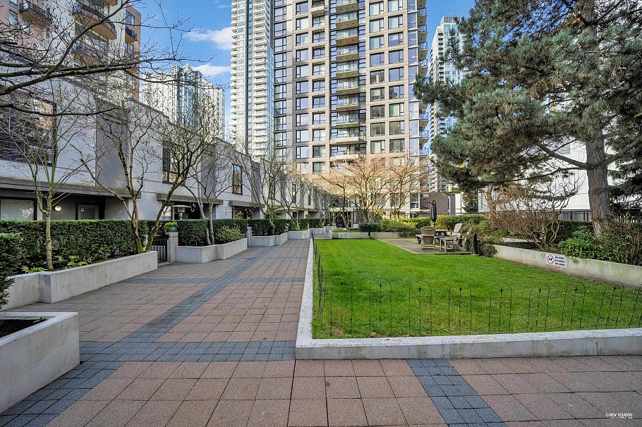 1707 1295 Richards Street Vancouver, BC - 32