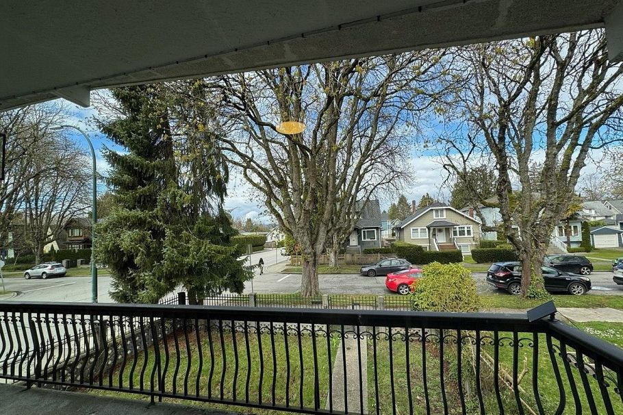 2790 W 12th Avenue Vancouver, BC - 2