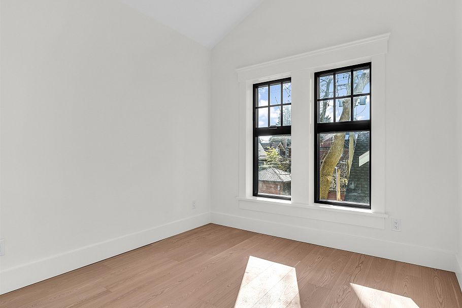 2566 W 2nd Avenue Vancouver, BC - 20