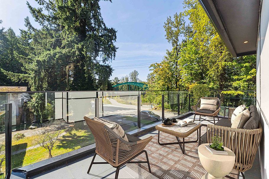 844 St. Denis Avenue North Vancouver, BC - 17