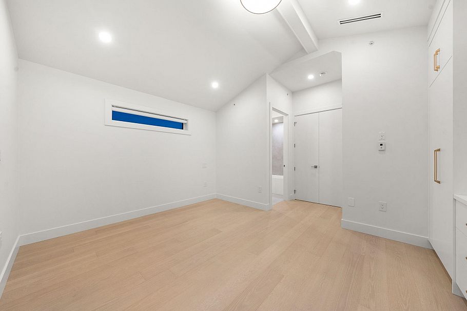 2 1582 E 2nd Avenue Vancouver, BC - 20