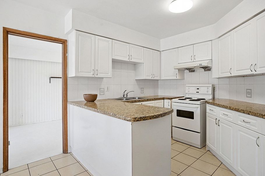 585 W 65th Avenue Vancouver, BC - 8