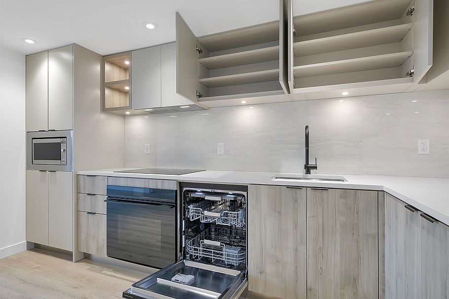 307 755 Harbourside Drive West Vancouver, BC - 25