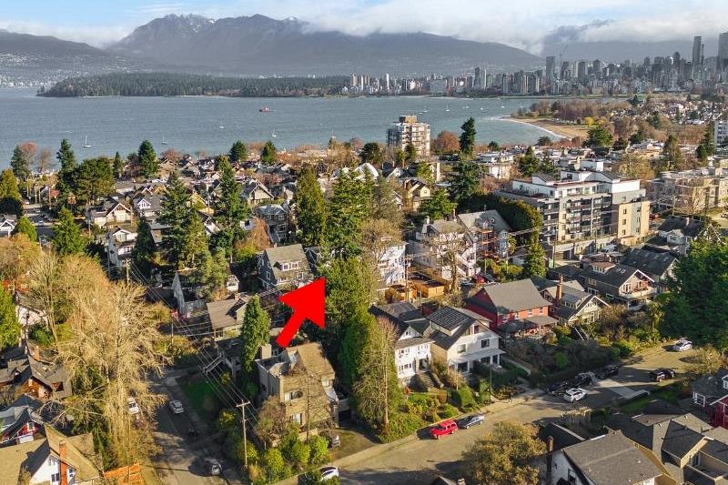 2566 W 2nd Avenue Vancouver, BC - 2