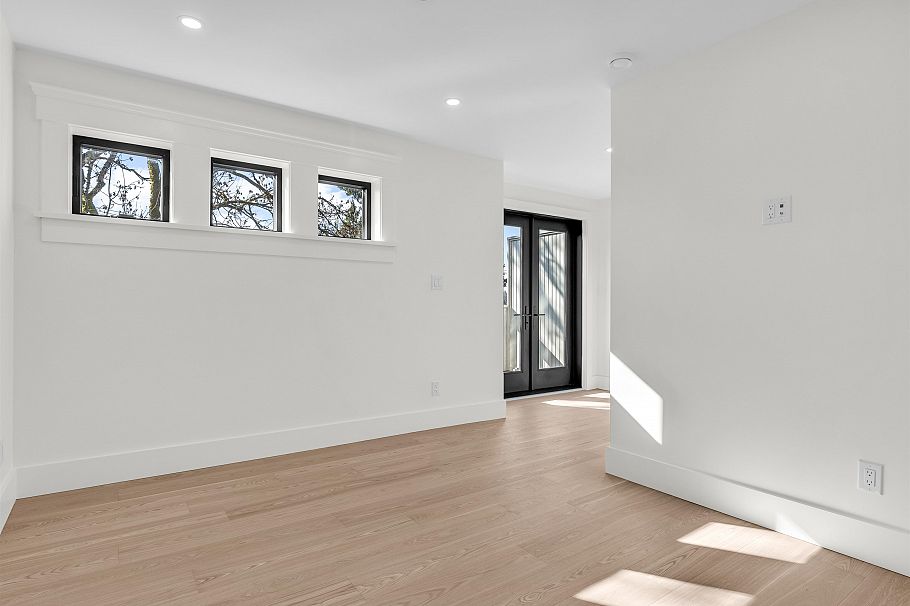 2566 W 2nd Avenue Vancouver, BC - 27