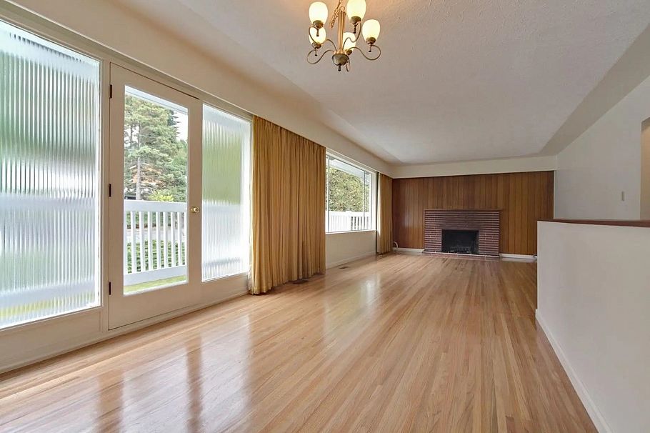 1025 Clements Avenue North Vancouver, BC - 2