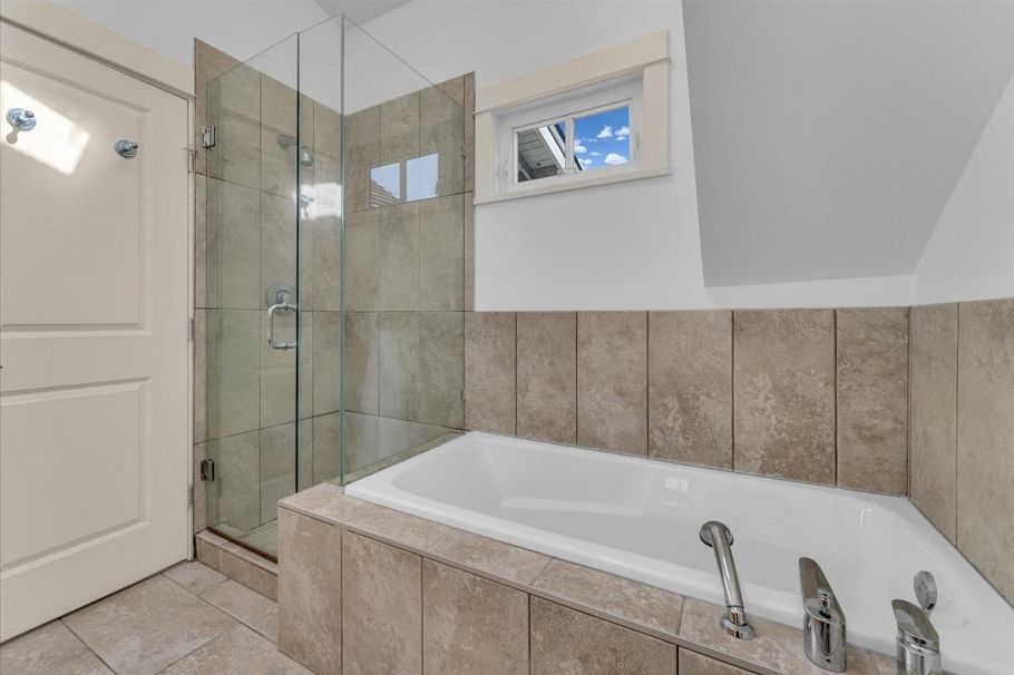 2301 Stephens Street Vancouver, BC - 23