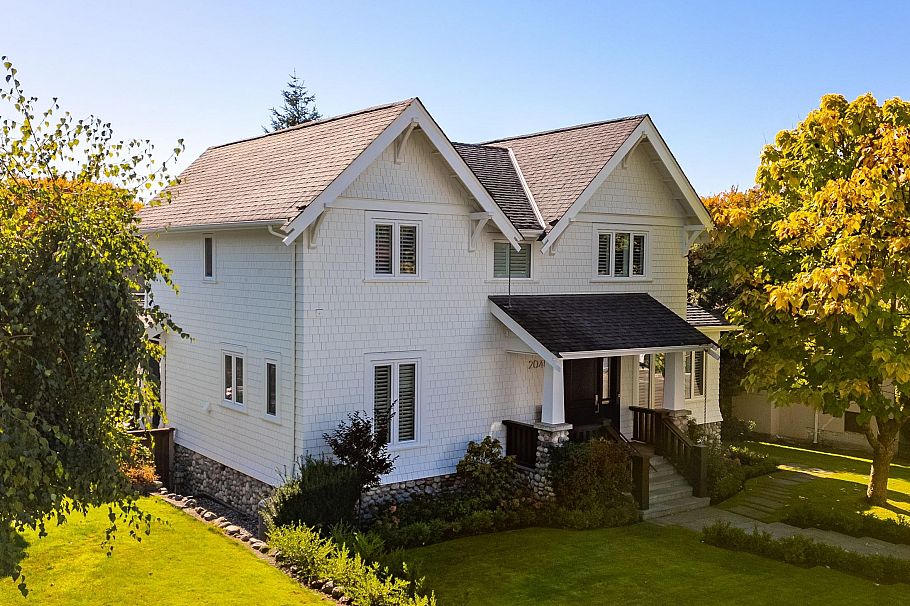 2040 W 58th Avenue Vancouver, BC - 1