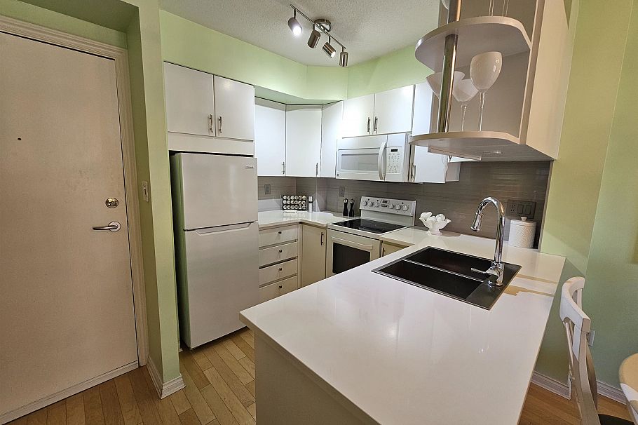 1003 1189 Howe Street Vancouver, BC - 2