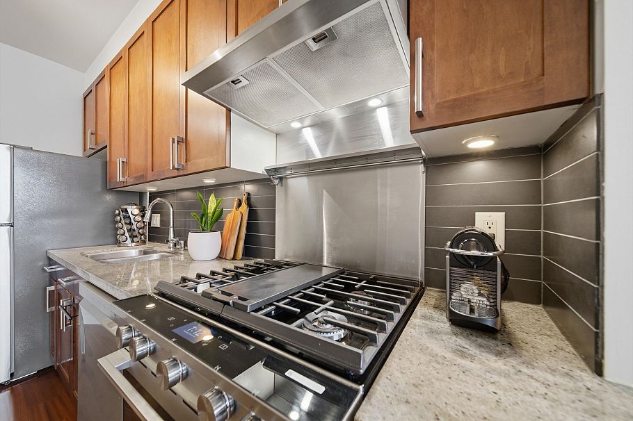 306 2055 Yukon Street Vancouver, BC - 9