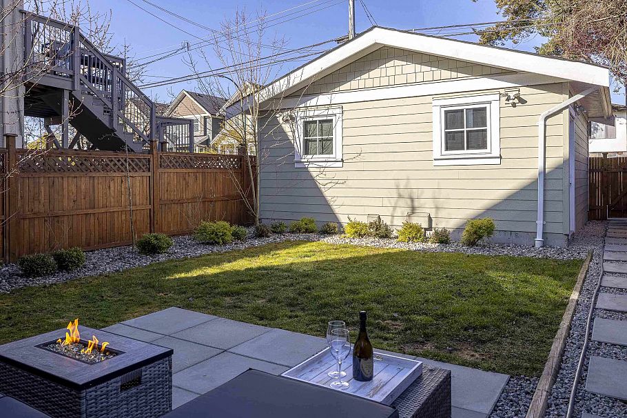 4327 Perry Street Vancouver, BC - 27