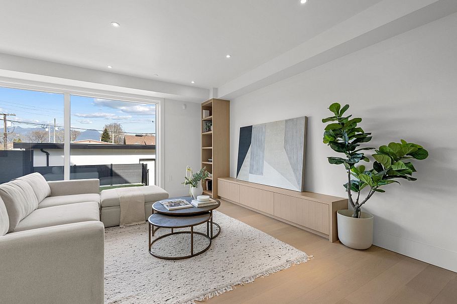 2 2425 Kitchener Street Vancouver, BC - 11