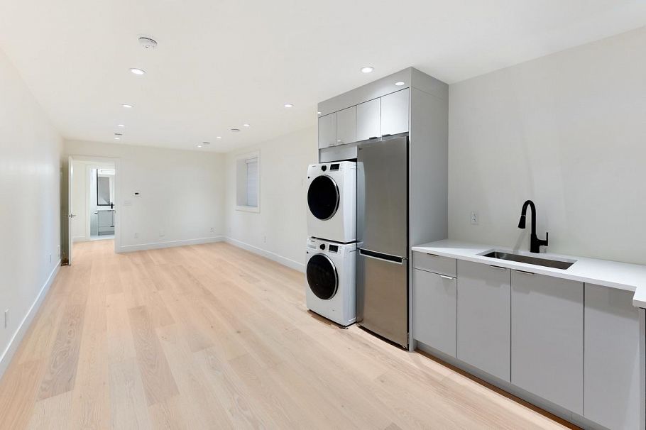 806 Montroyal Boulevard North Vancouver, BC - 39