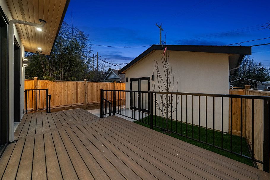 2 1582 E 2nd Avenue Vancouver, BC - 36