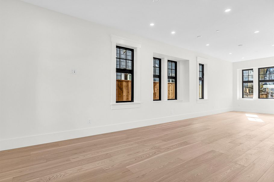 2566 W 2nd Avenue Vancouver, BC - 7