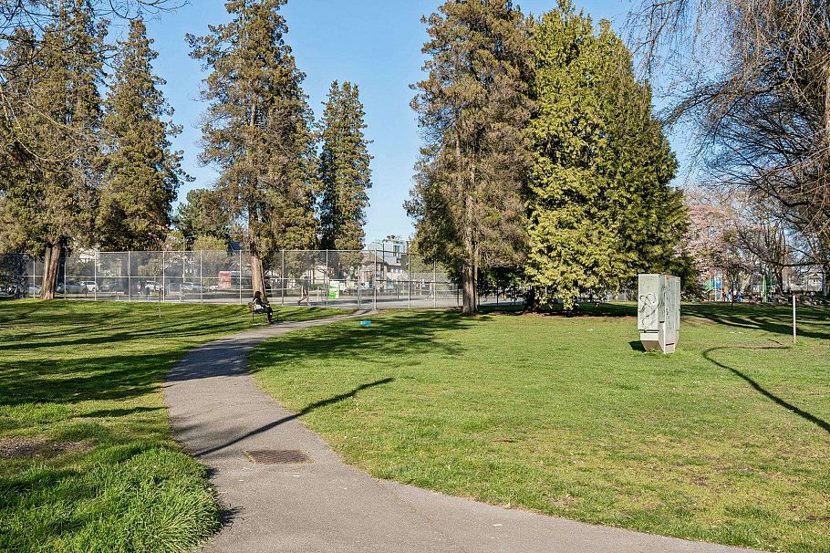 3537 W 5th Avenue Vancouver, BC - 28