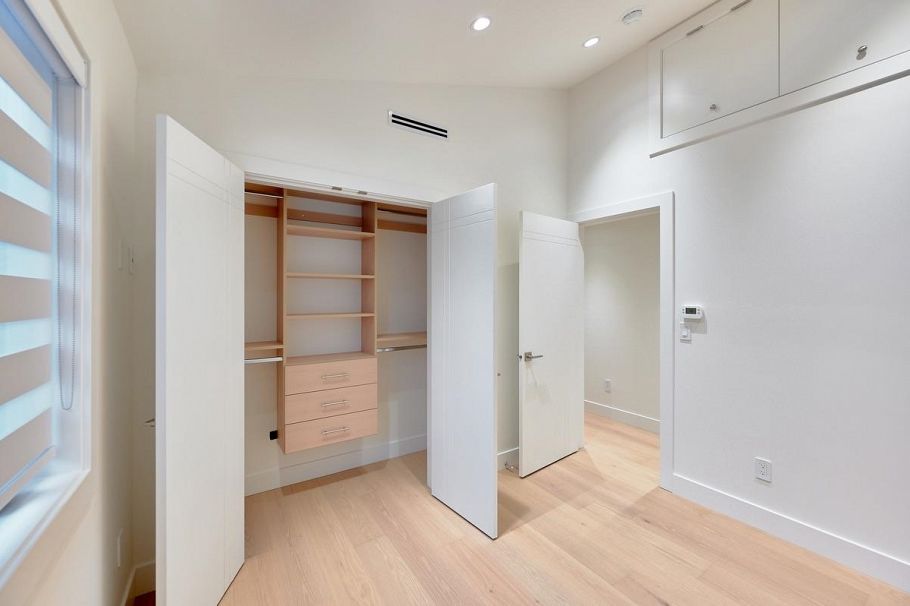 806 Montroyal Boulevard North Vancouver, BC - 33