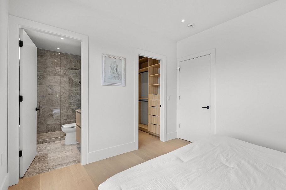 2 2425 Kitchener Street Vancouver, BC - 19