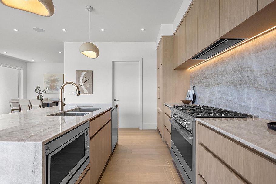 2 2425 Kitchener Street Vancouver, BC - 13