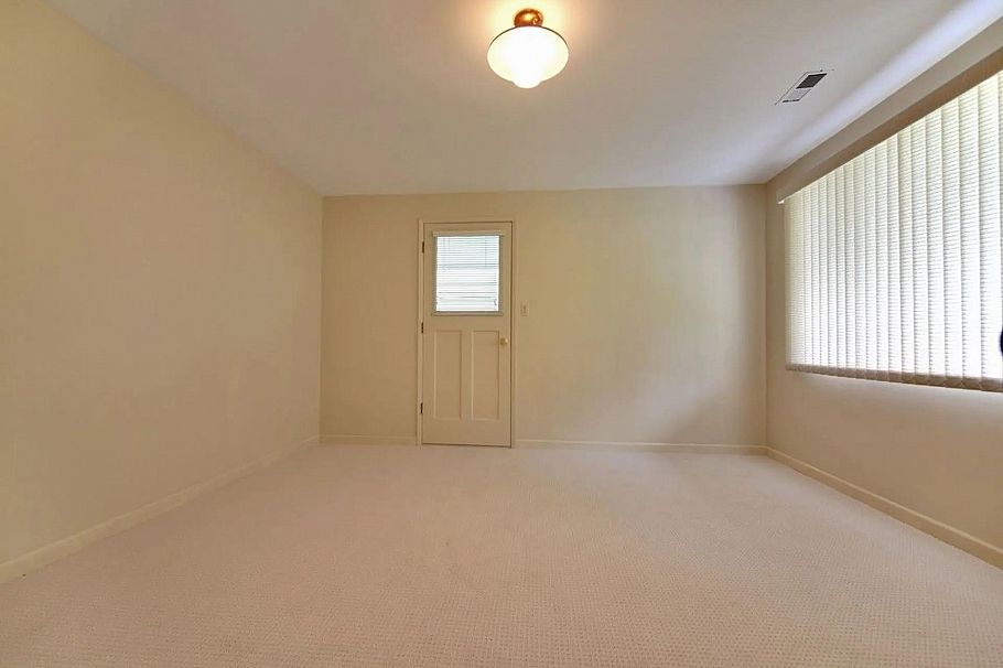 1025 Clements Avenue North Vancouver, BC - 4