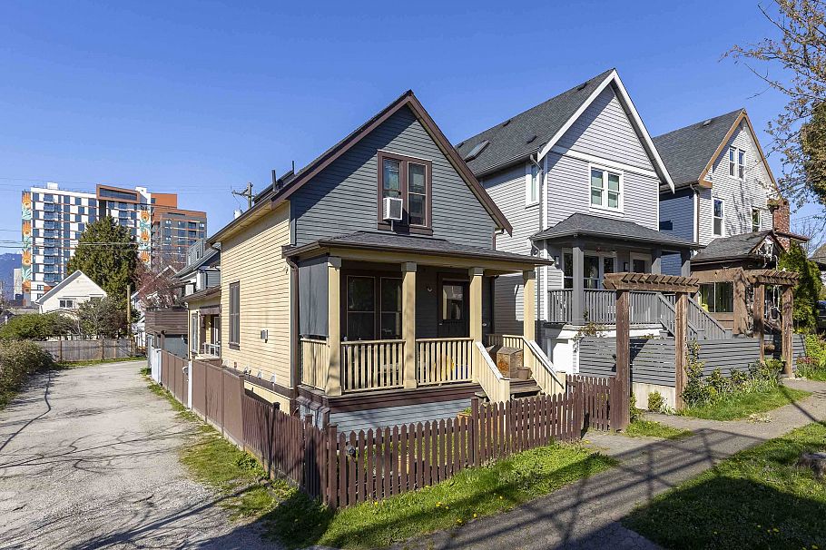 1011 Keefer Street Vancouver, BC - 1