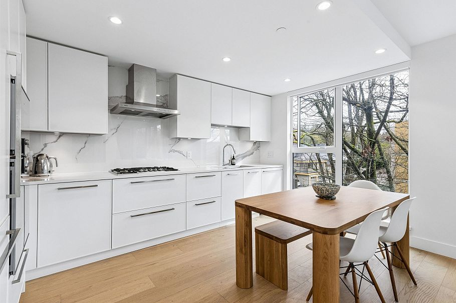 306 2485 Larch Street Vancouver, BC - 11