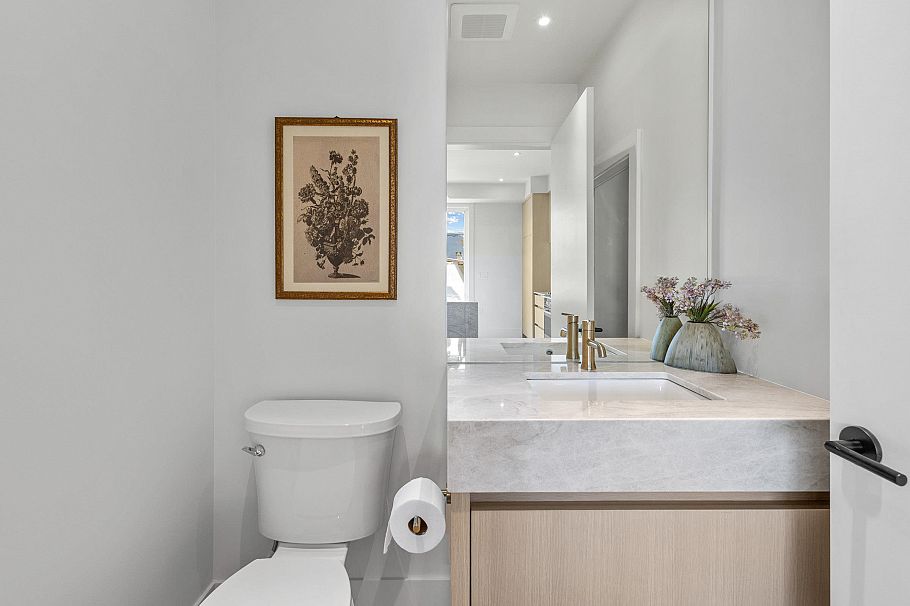 2 2425 Kitchener Street Vancouver, BC - 17