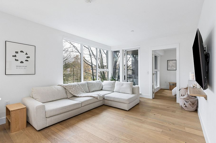 306 2485 Larch Street Vancouver, BC - 4