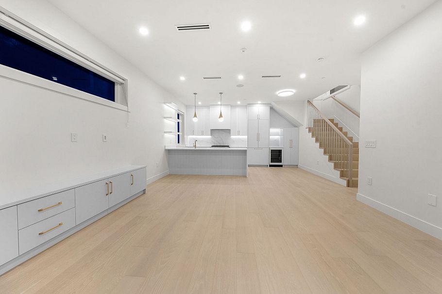 2 1582 E 2nd Avenue Vancouver, BC - 3