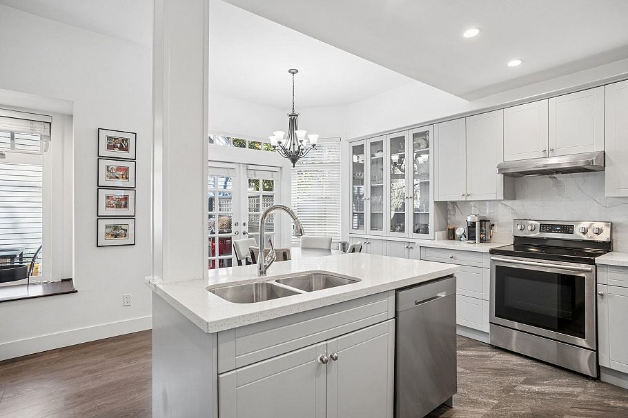 3537 W 5th Avenue Vancouver, BC - 9