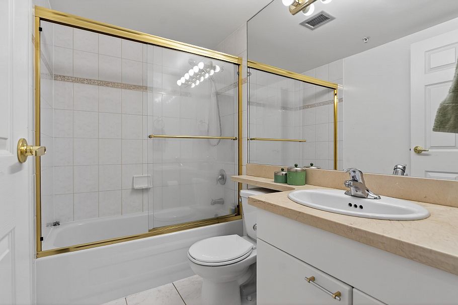 303 1388 Homer Street Vancouver, BC - 15