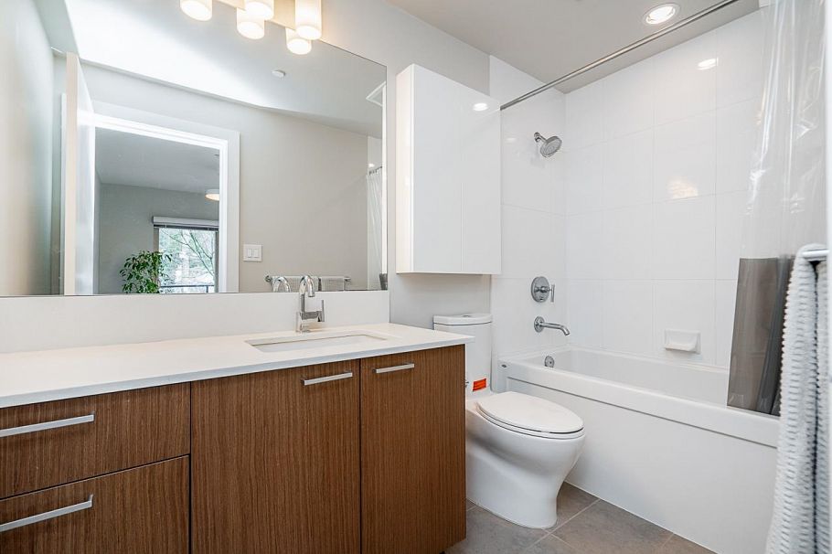 208 1330 Marine Drive North Vancouver, BC - 15
