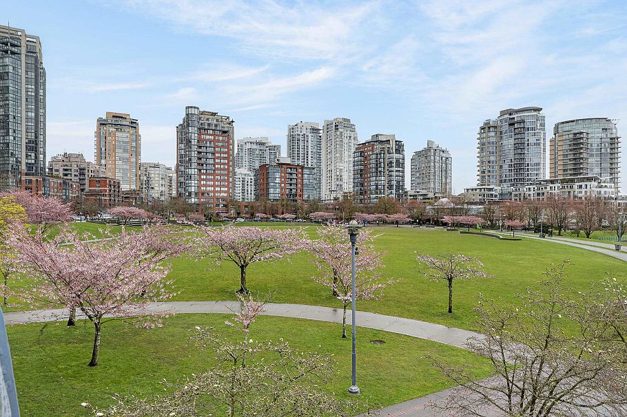 303 1388 Homer Street Vancouver, BC - 38