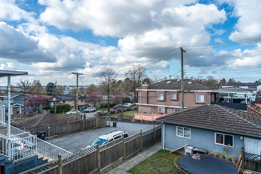 7877 Fraser Street Vancouver, BC - 31