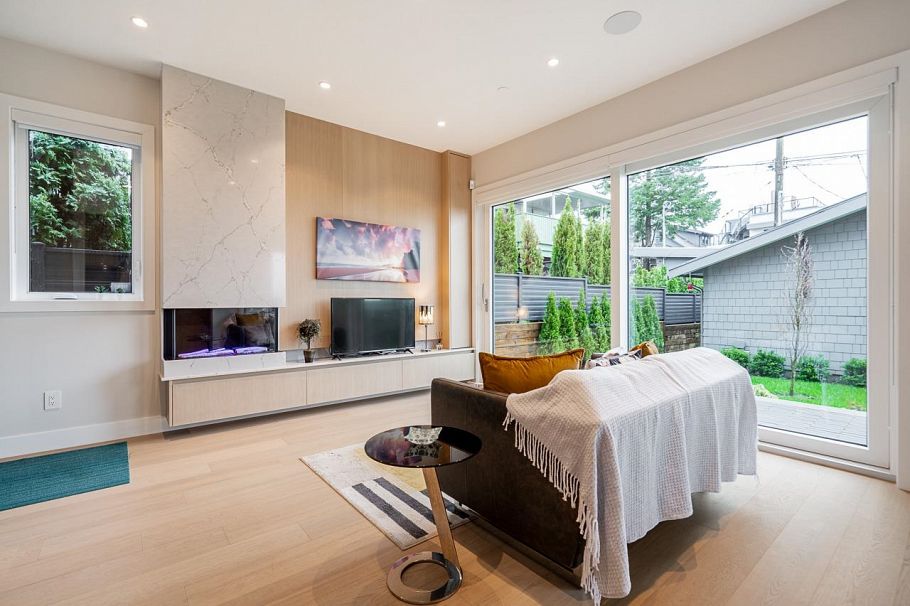 2 3674 Oxford Street Vancouver, BC - 18