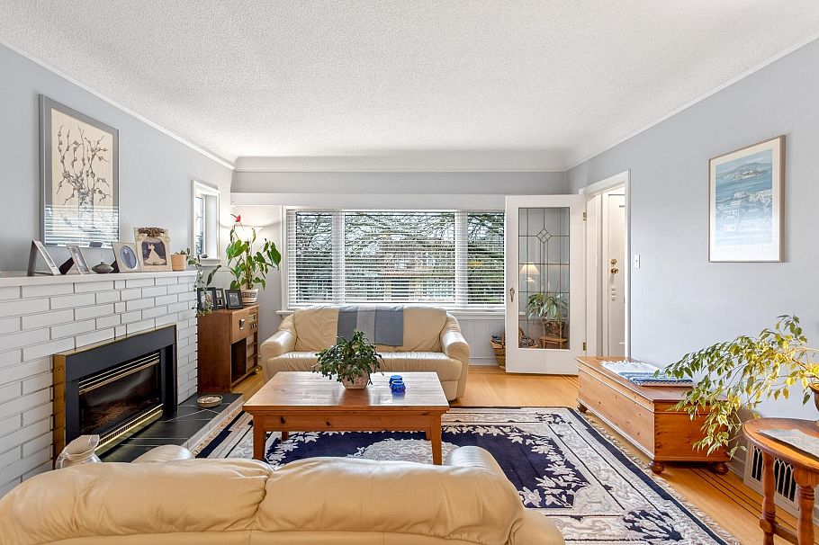 3494 Oxford Street Vancouver, BC - 2